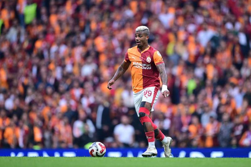 Galatasaray o futbolcu için kararını verdi!