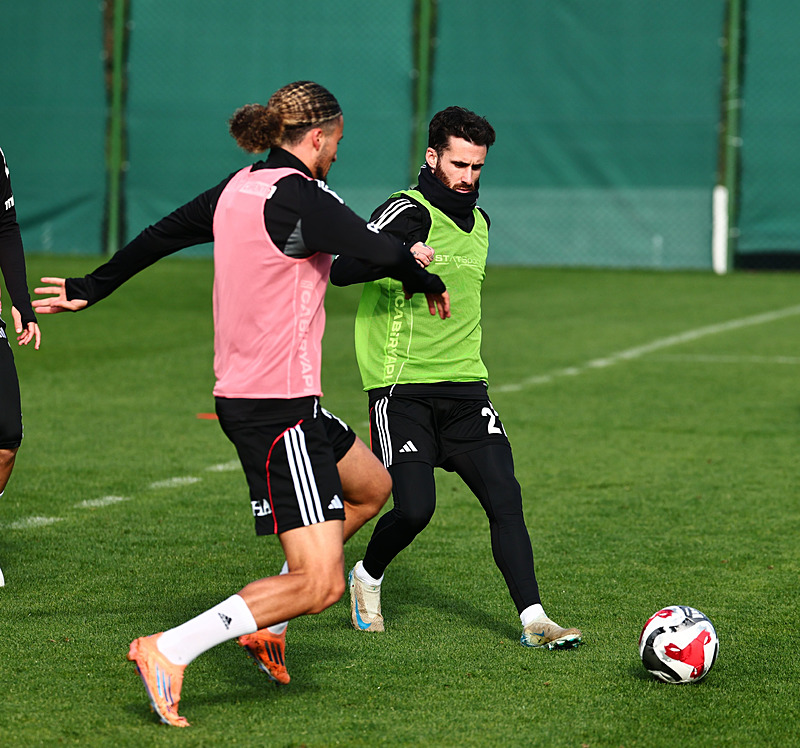 Beşiktaş’ta son dakika! Rafa Silva Fenerbahçe derbisinde oynayacak mı?