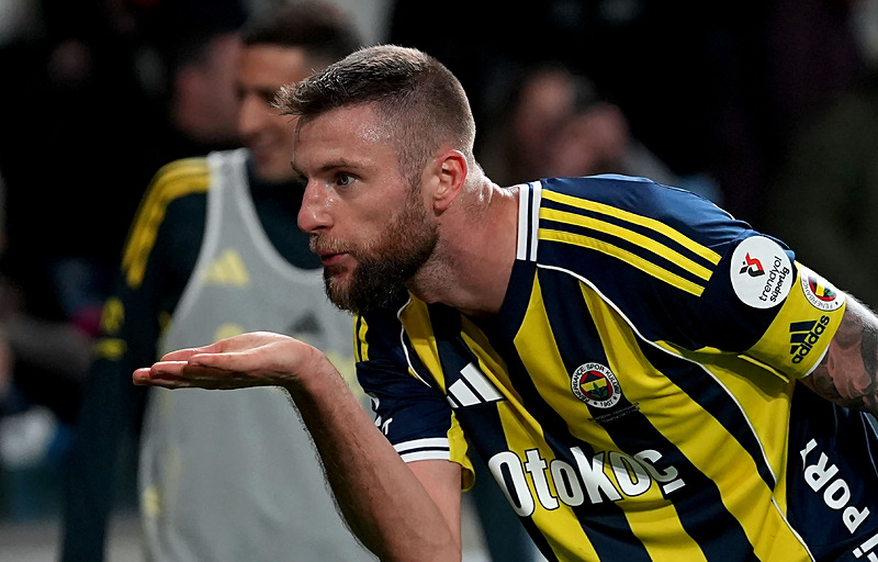 İtalyan devi Fenerbahçe’nin yıldızına talip!