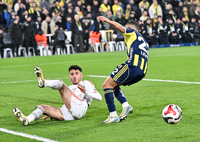 Spor yazarları Fenerbahçe-Beşiktaş maçını yorumladı!