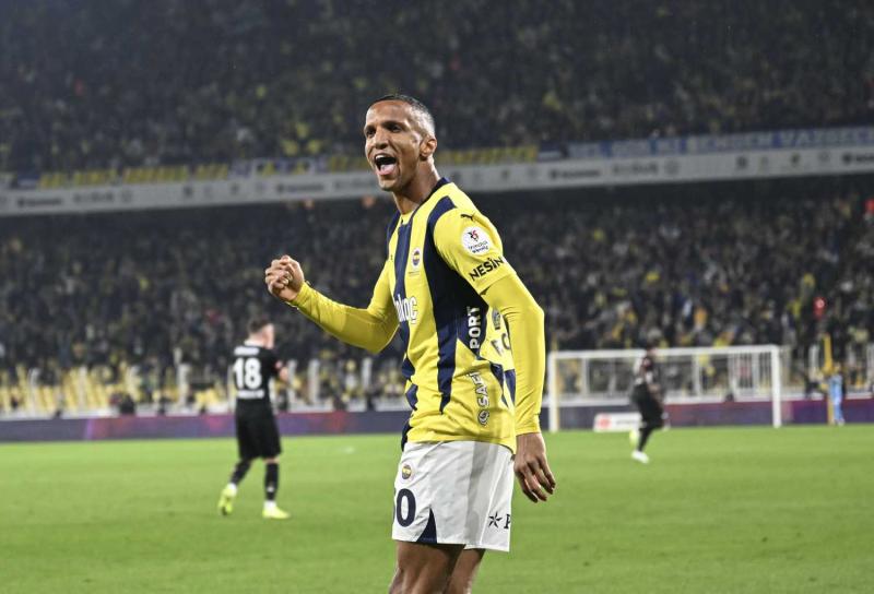 Fenerbahçe’de o futbolcuya transferde 5 talip birden!