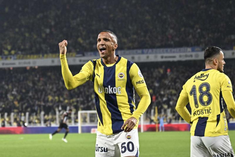 Fenerbahçe’de o futbolcuya transferde 5 talip birden!