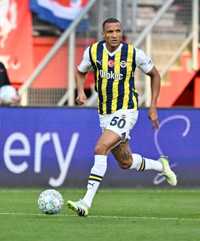 Fenerbahçe’de o futbolcuya transferde 5 talip birden!