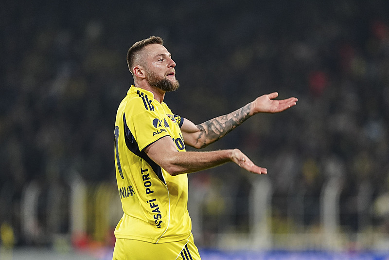 Fenerbahçe’nin kaptanına İtalyan devi talip oldu!