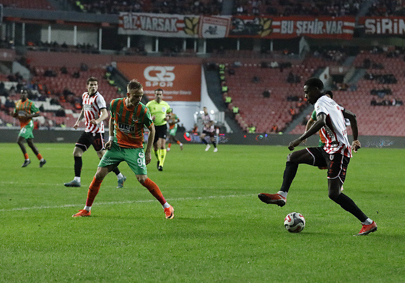 Fenerbahçe’de flaş Musaba gelişmesi! O maçta sahada olacak