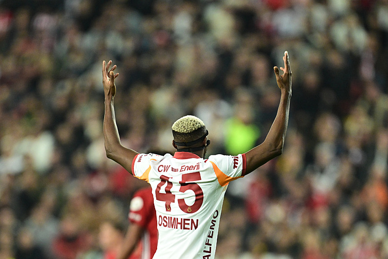 İngiliz menajerden Galatasaray’ı kızdıracak Osimhen önerisi!