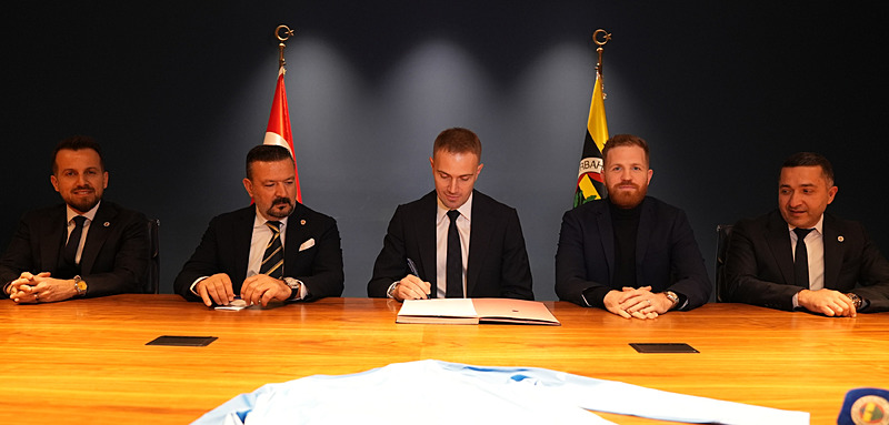 Mert Günok yuvaya döndü! Fenerbahçe ile 2.5 yıllık imza