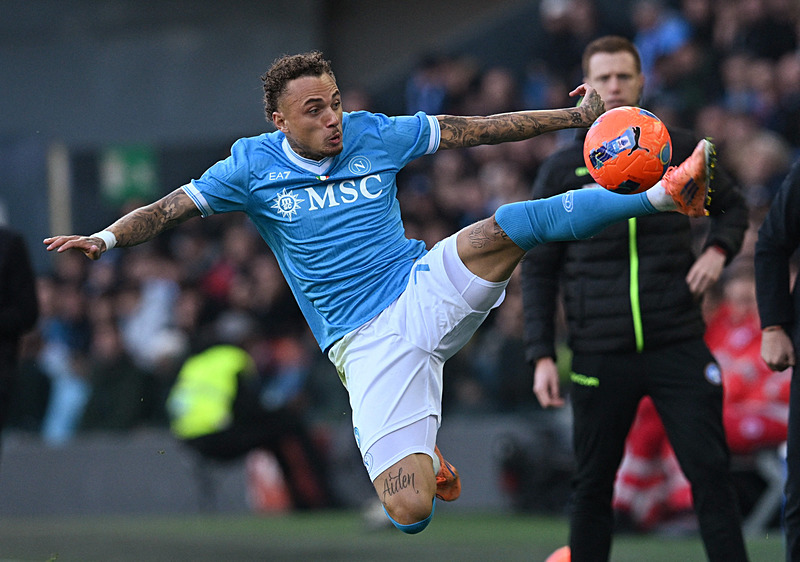 Transferde ortalık kızışacak! Beşiktaş ve Galatasaray’a Noa Lang’dan haber var!