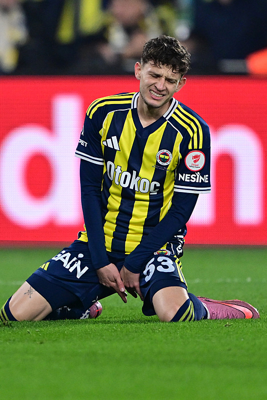 TRANSFER HABERİ: 2 isim ayrılıyor Fenerbahçe kasayı dolduruyor