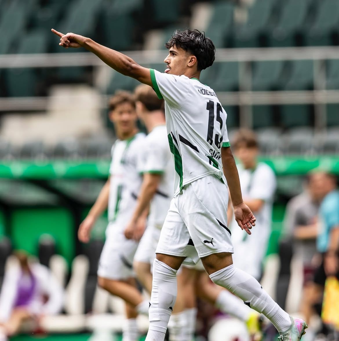 Galatasaray ilk transferini bitiriyor! Genç yıldızla el sıkıştı