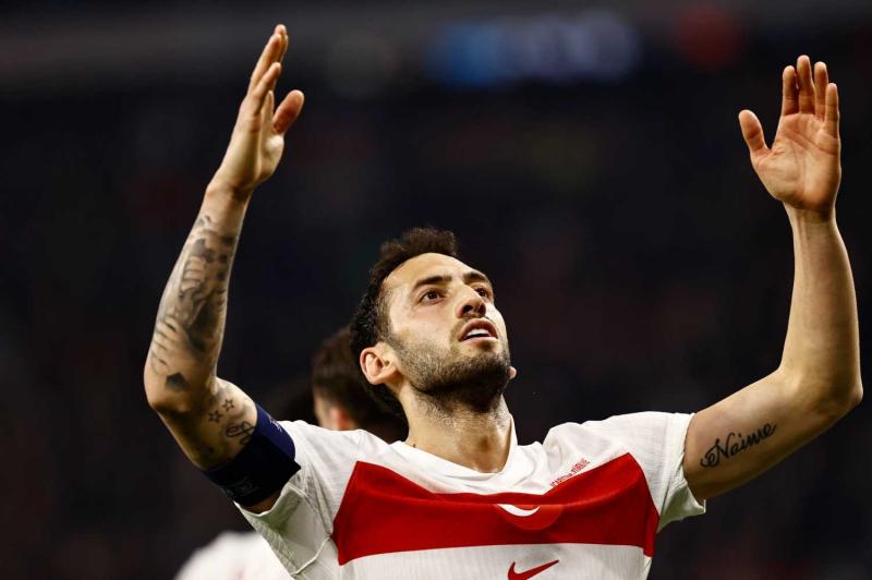 Galatasaray rotayı Hakan Çalhanoğlu’na çevirdi! Görüşme ortaya çıktı