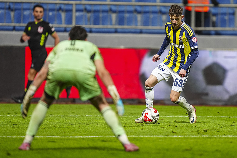 SON DAKİKA: Sebastian Szymanski Fenerbahçe’ye veda etti!