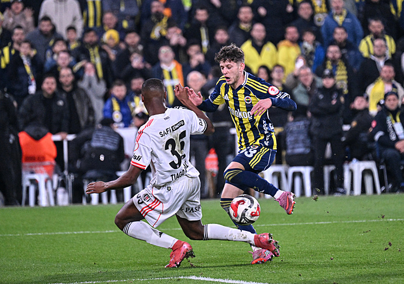 SON DAKİKA: Sebastian Szymanski Fenerbahçe’ye veda etti!