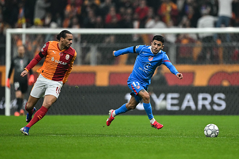 Galatasaray’dan Thiago Almada’ya transfer teklifi! Okan Buruk ile görüştü