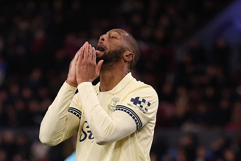 TRANSFER HABERİ: Fenerbahçe Beto için Everton’a resmi teklif yaptı!