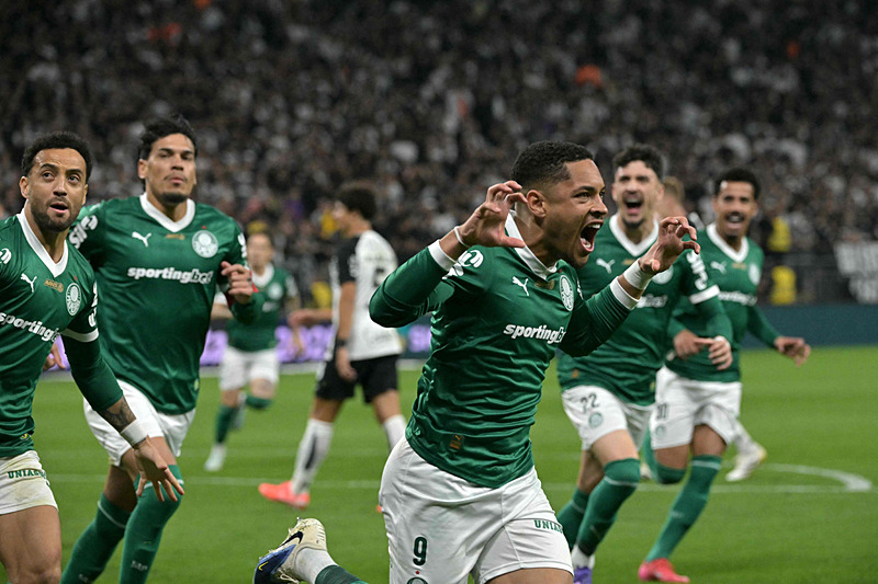 Fenerbahçe’den Güney Amerika’ya 3’lü santrfor çıkarması!