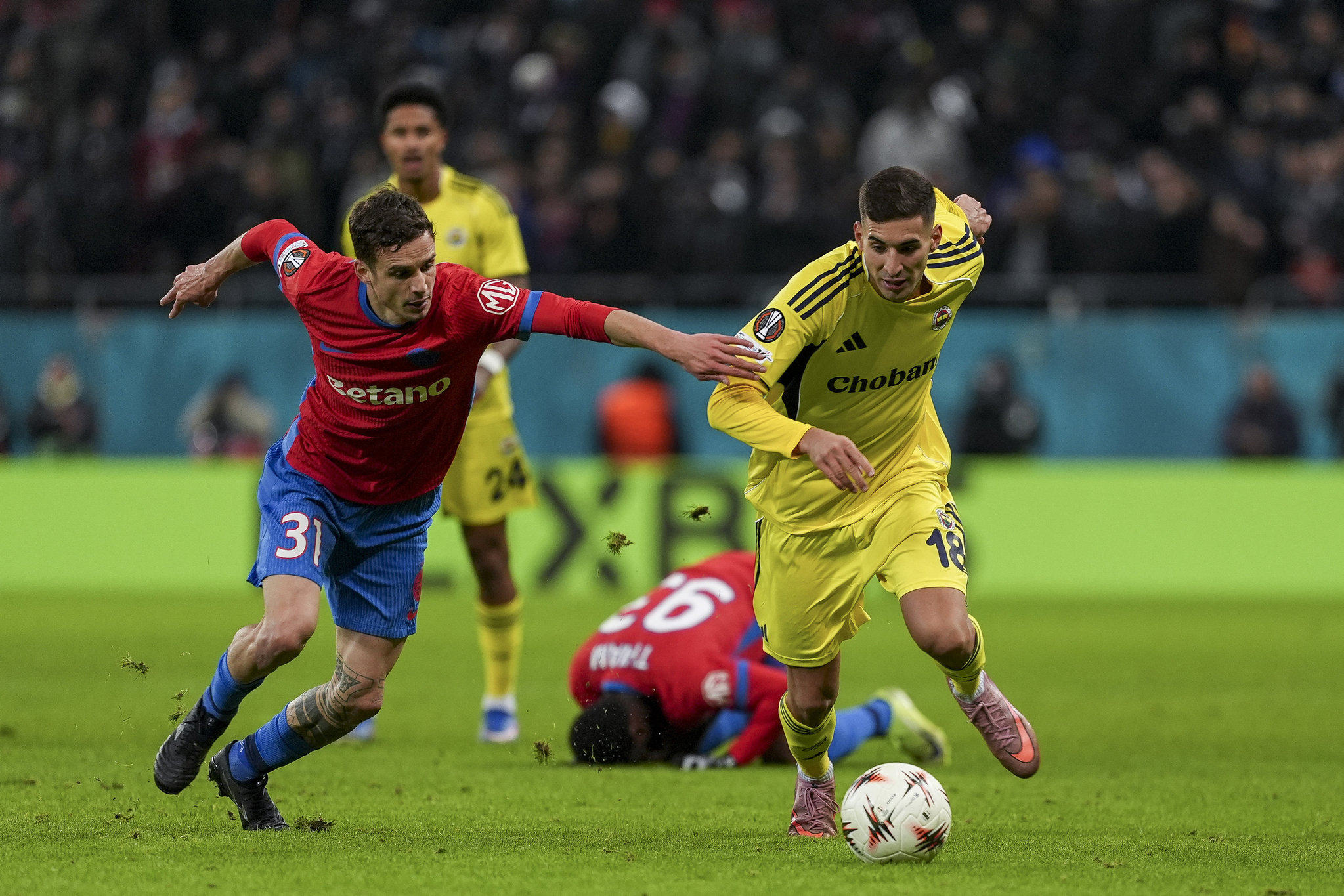 Usta kalemden Fenerbahçeli futbolcuya eleştiri! Ne yaptığını bilmiyor
