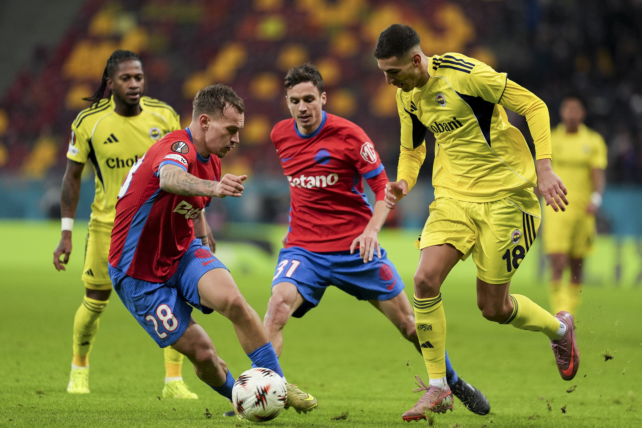 Usta kalemden Fenerbahçeli futbolcuya eleştiri! Ne yaptığını bilmiyor