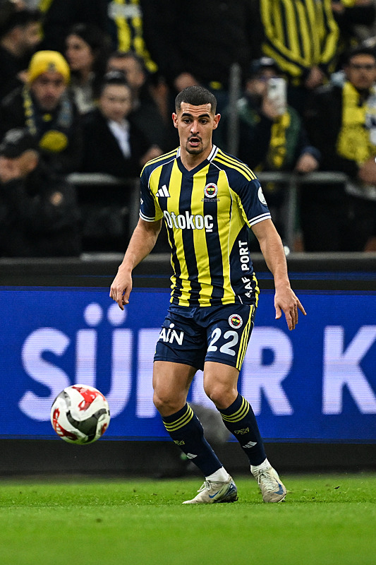 Fenerbahçe’de sol bek gelişmesi! Levent Mercan ve Archie Brown...