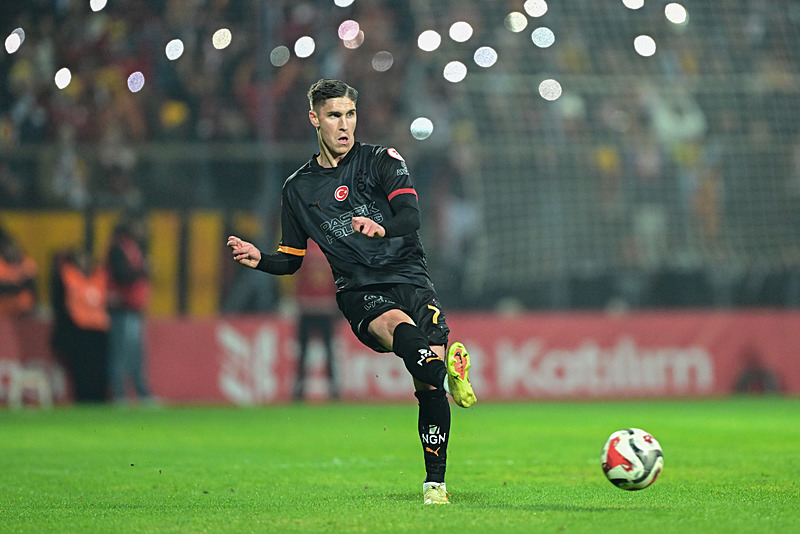 Galatasaray’dan yıldız isim için gelen transfer teklifine ret!