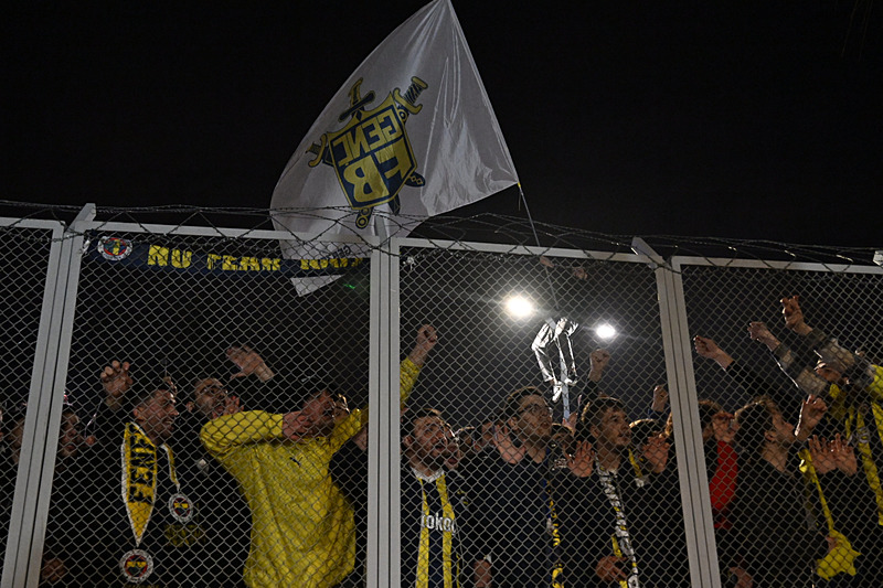 N’Golo Kante Fenerbahçe için İstanbul’a geldi! Taraftar havalimanına akın etti