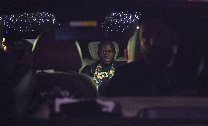 N’Golo Kante Fenerbahçe için İstanbul’a geldi! Taraftar havalimanına akın etti