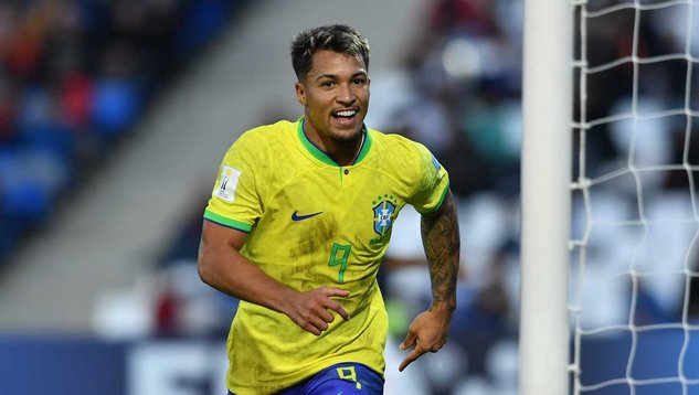 Fenerbahçe için flaş santrfor iddiası! İşte yapılacak yeni teklif