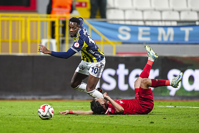 Fenerbahçe’de Jhon Duran yola çıkıyor! Transferde zamana karşı yarış