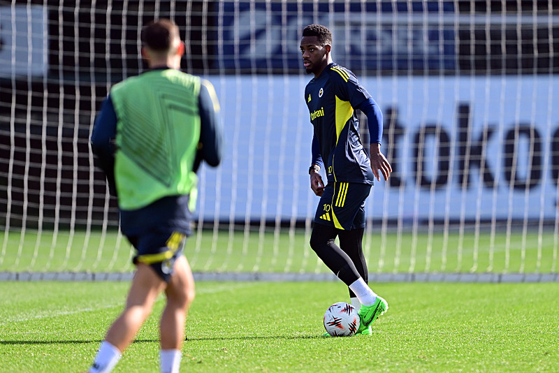 Fenerbahçe’de Jhon Duran yola çıkıyor! Transferde zamana karşı yarış