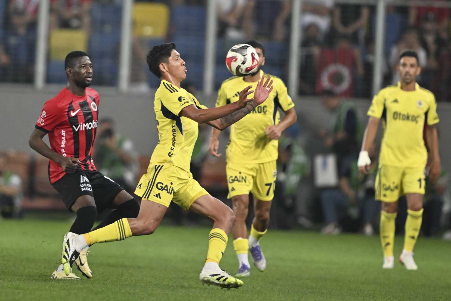 Fred’e sorulan soru Edson Alvarez’e de soruldu! Fenerbahçe’de flaş gelişme