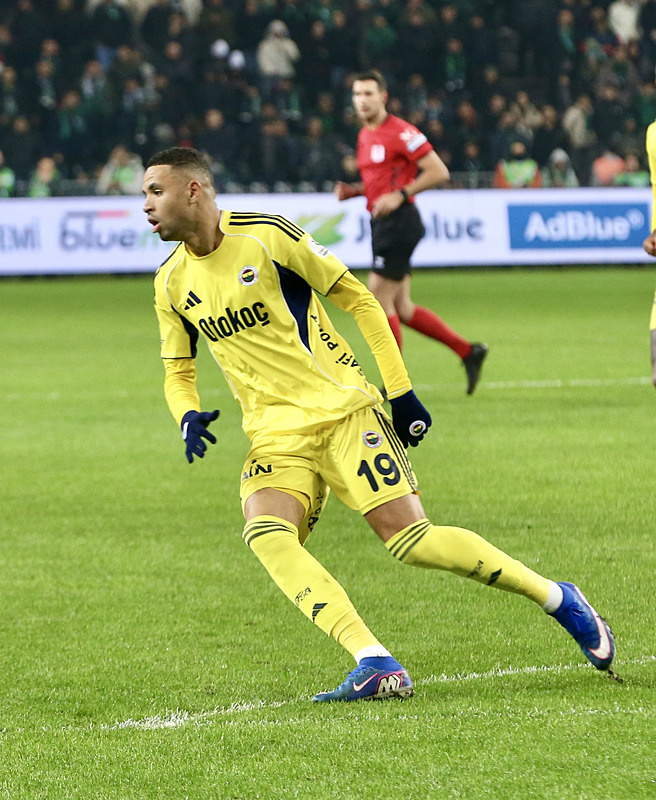 Fenerbahçe’nin yeni transferi Kante’den 40 milyon euro’ya ret!