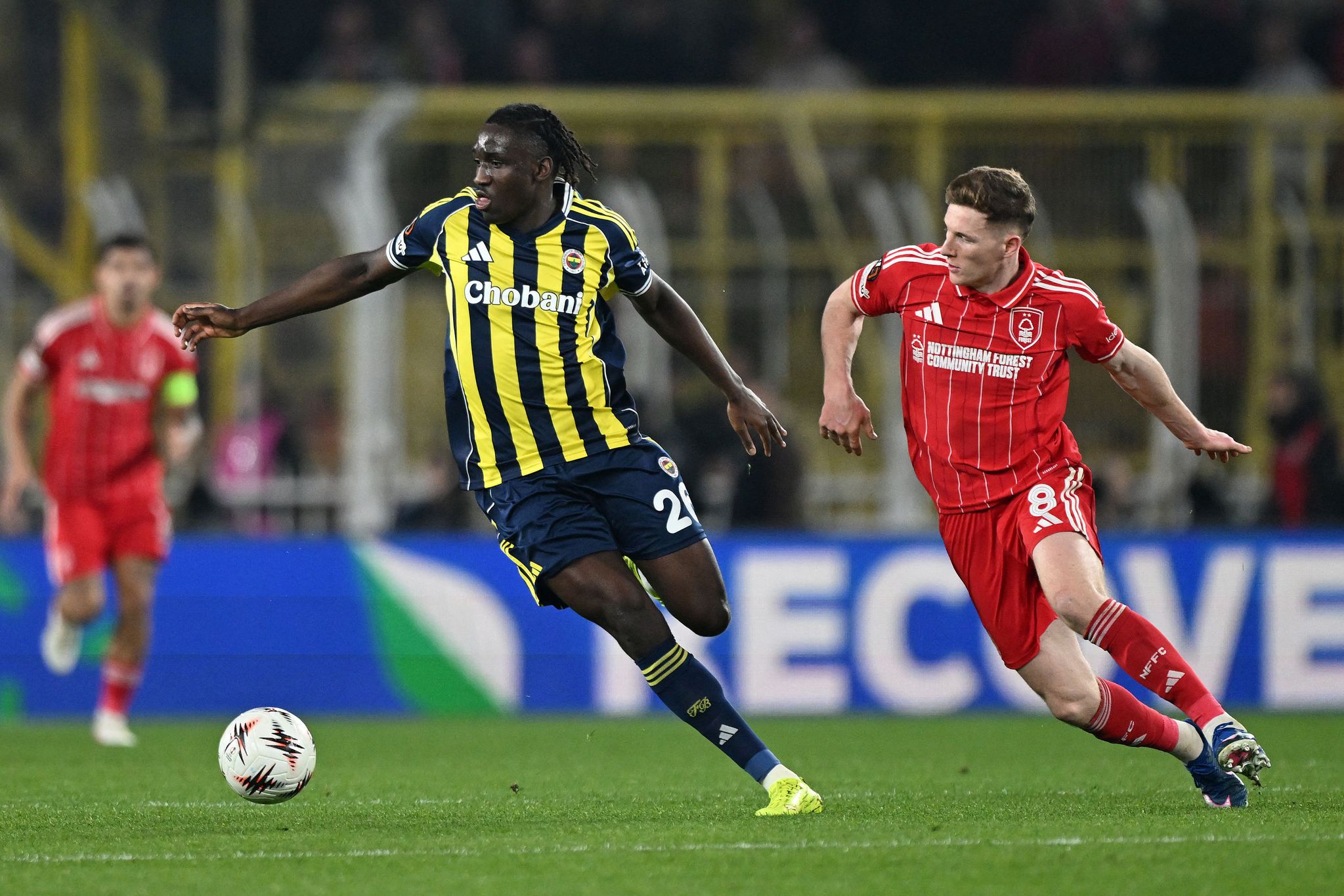 Fenerbahçe genç yıldızın bonservisi aldı! Zorunlu satın alma maddesi...