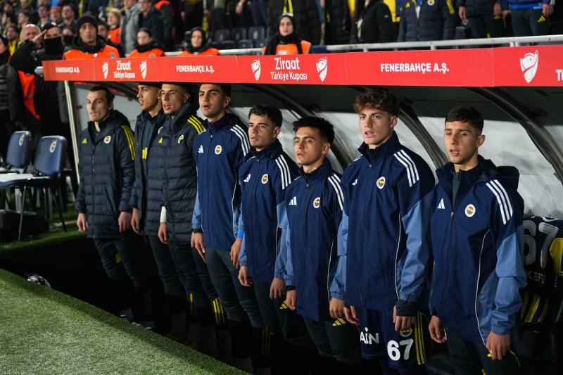 Flaş transfer sonrası Fenerbahçe’den 3 futbolcu Karşıyaka’ya! İşte o isimler