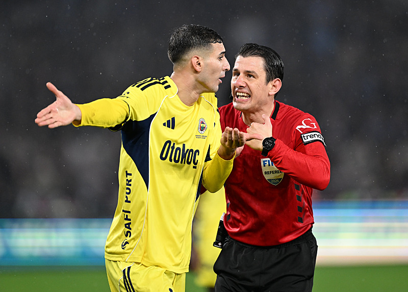 Tedesco stoper ikilisini böyle oluşturacak! Fenerbahçe’de yaşanan sakatlıklar sonrası...