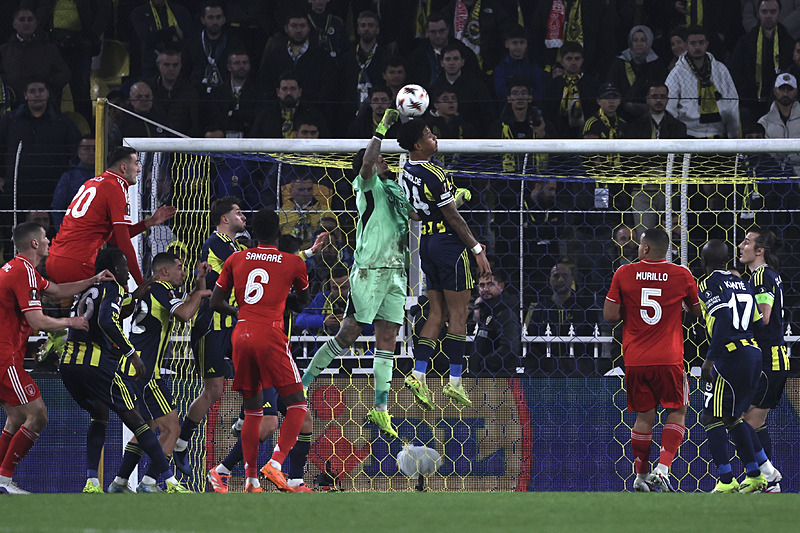 Tedesco’dan zorunlu karar! İşte Fenerbahçe’nin Nottingham Forest maçı 11’i