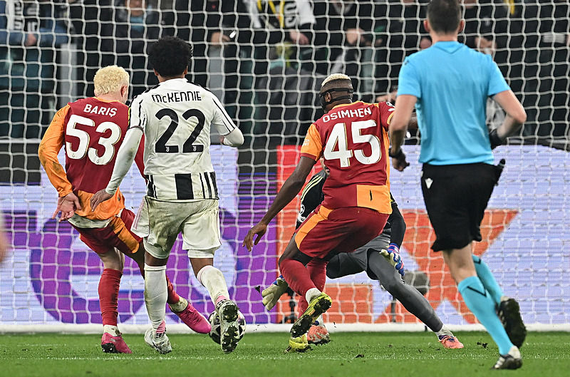 Eski Nijerya milli futbolcu Osimhen’i böyle  uyardı!