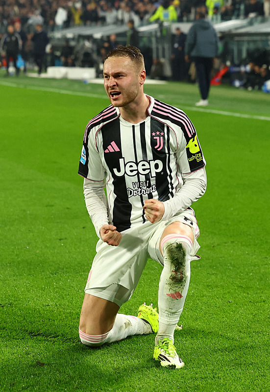 Galatasaray’a transfer müjdesi! Juventus o ismin biletini kesti