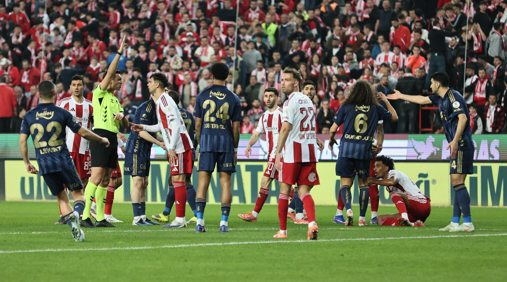 Spor yazarlarından Hesap.com Antalyaspor-Fenerbahçe maçı değerlendirmeleri