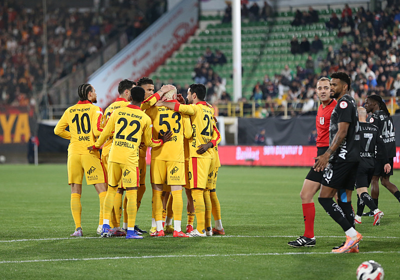 Galatasaray’a derbi öncesi iyi haber! Yunus ve Sallai...