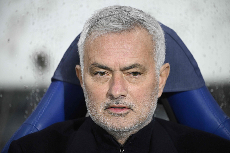 Fenerbahçe eski yıldızı için devreye girdi! Transferde rakip Mourinho