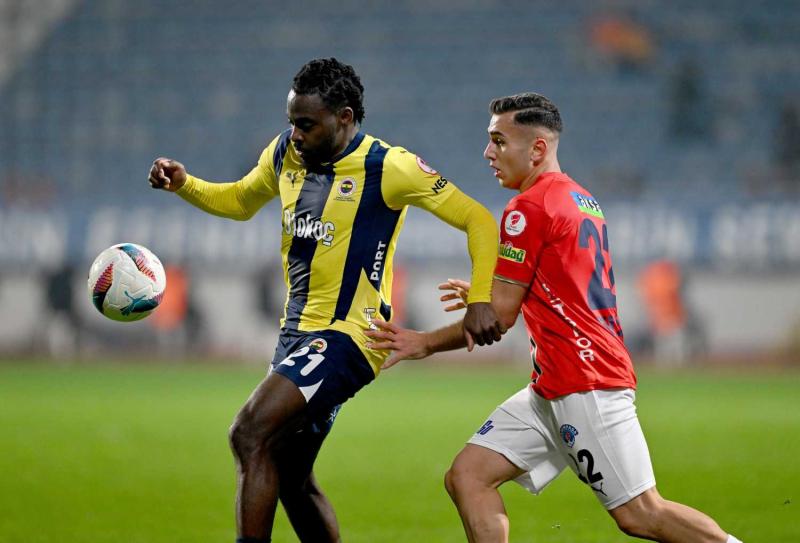 Fenerbahçe’nin eski yıldızı taraftarı çıldırttı! En kötüsüsün