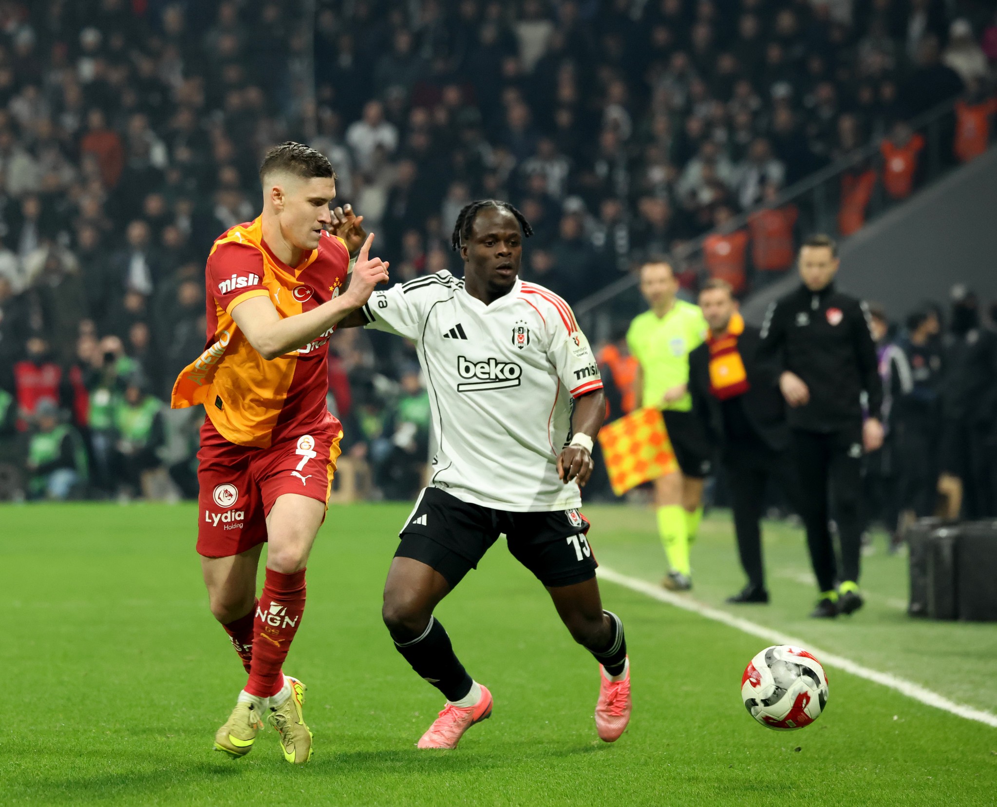 Spor yazarları Beşiktaş-Galatasaray maçını yorumladı: Uçak düşse onu da kurtarırdı!