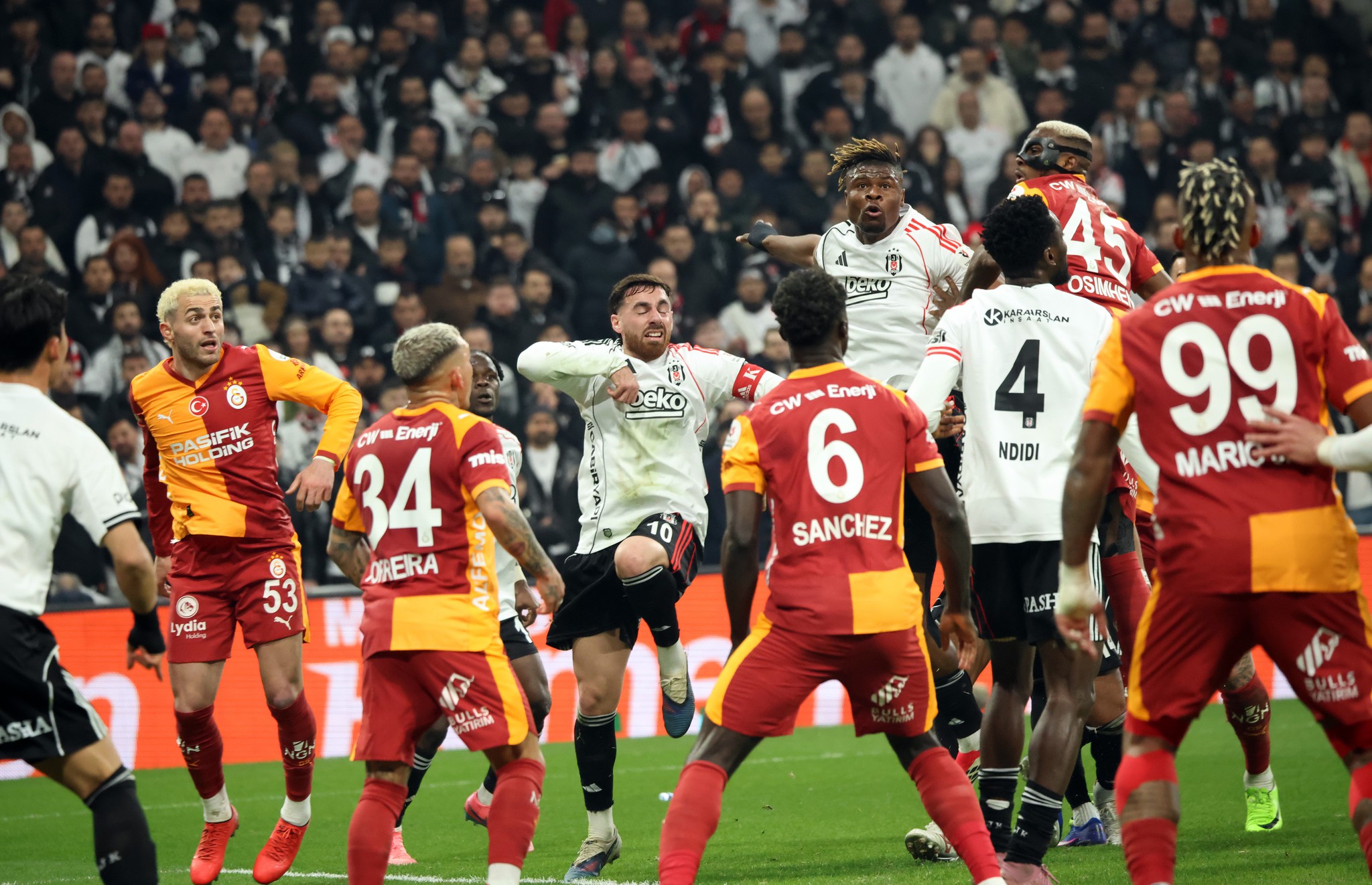 Spor yazarları Beşiktaş-Galatasaray maçını yorumladı: Uçak düşse onu da kurtarırdı!