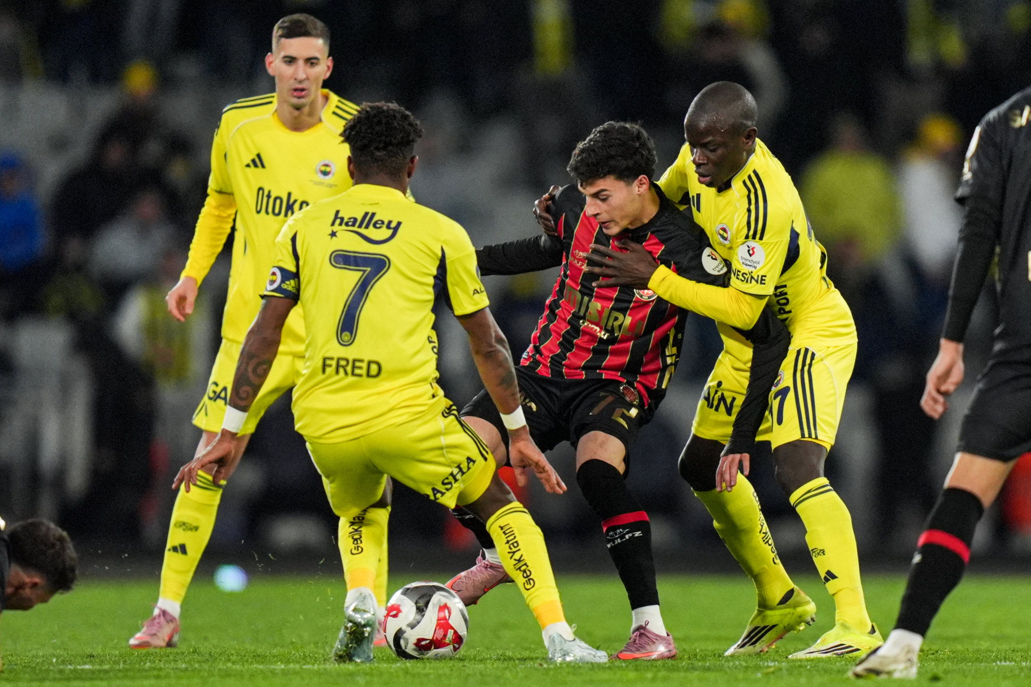 Spor yazarları Mısırlı.com.tr Fatih Karagümrük-Fenerbahçe maçını yorumladı