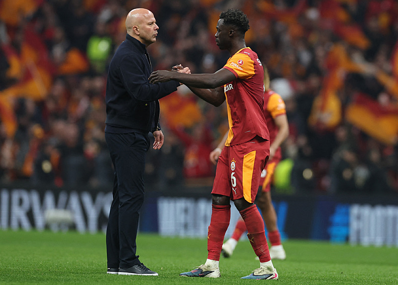 Liverpool’da Arne Slot kararı! Galatasaray’a elenirse...