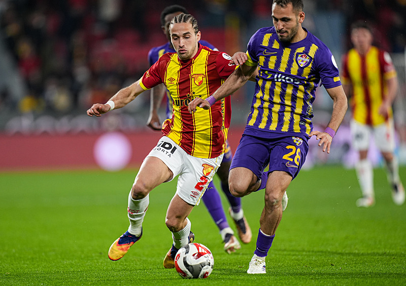 Ezeli rakiplerin transfer yarışı! Fenerbahçe ve Galatasaray o isim için devrede