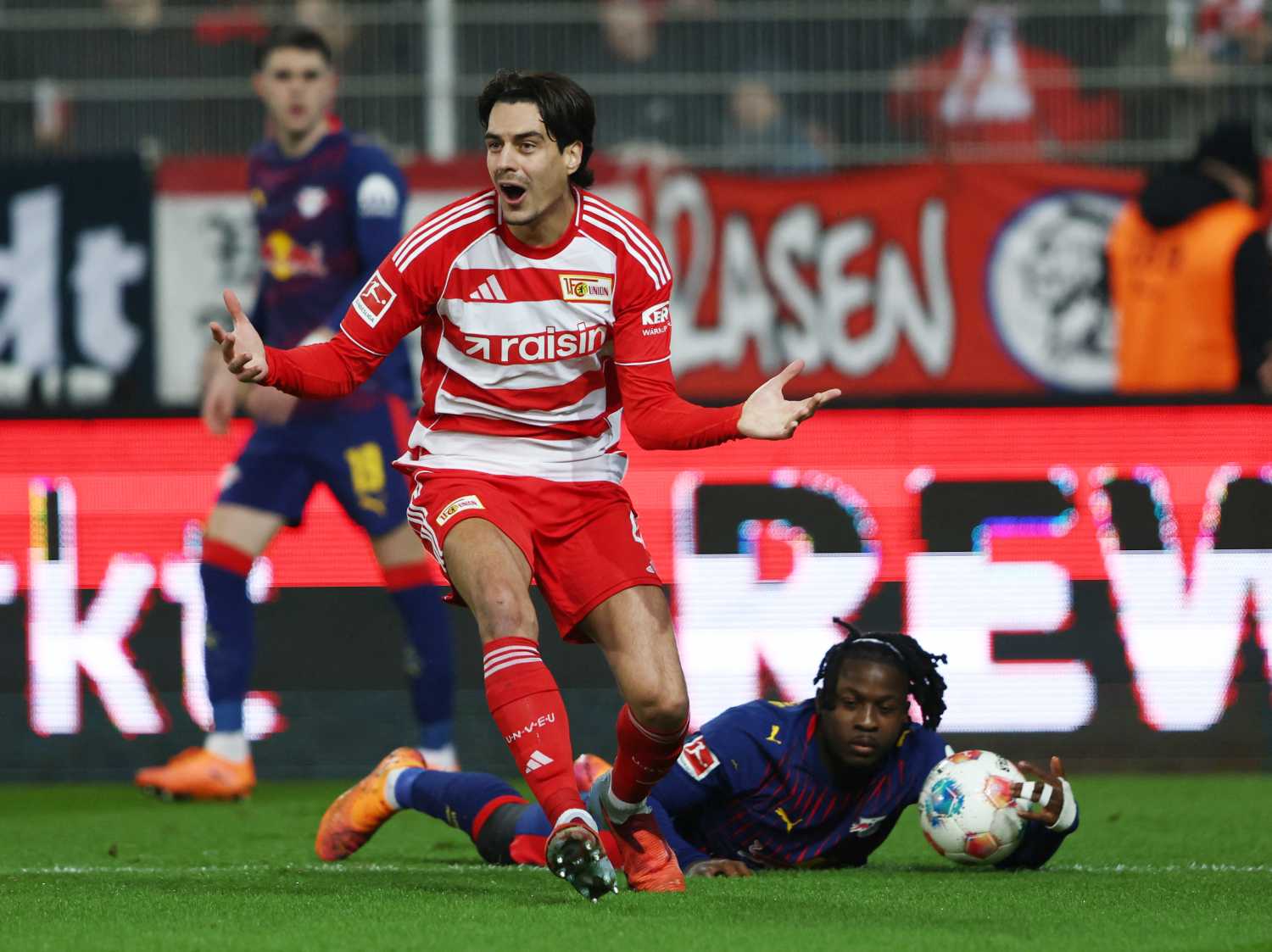 Fenerbahçe’den sol stoper harekatı! İşte hedefteki 2 yıldız