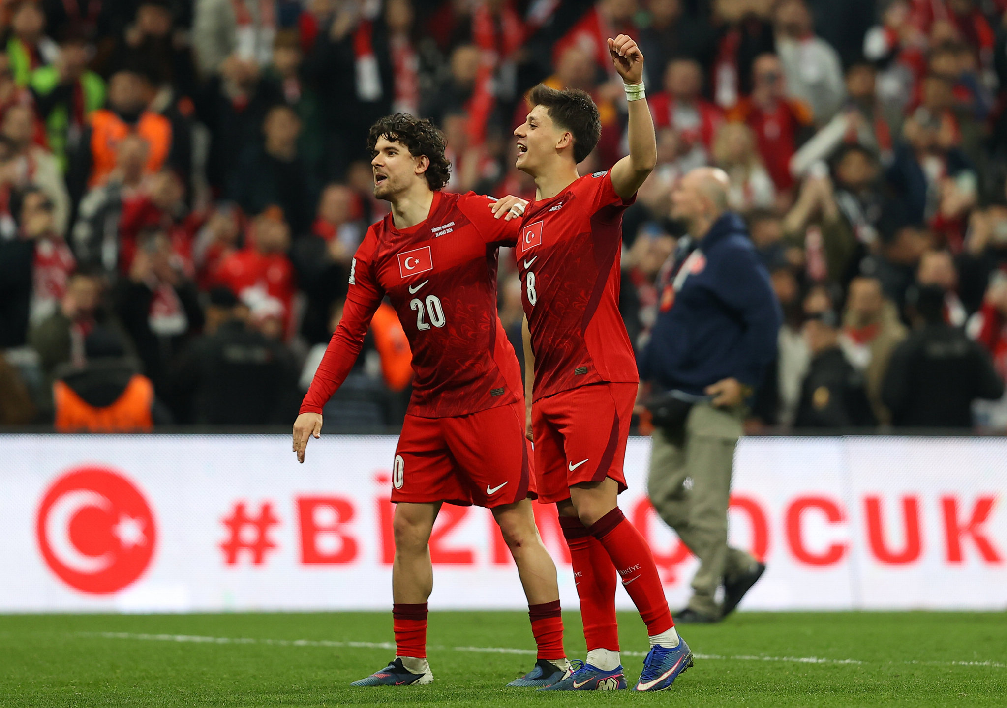 Usta yazardan A Milli Takım’a övgü! Bizim kadar stresli değildiler!