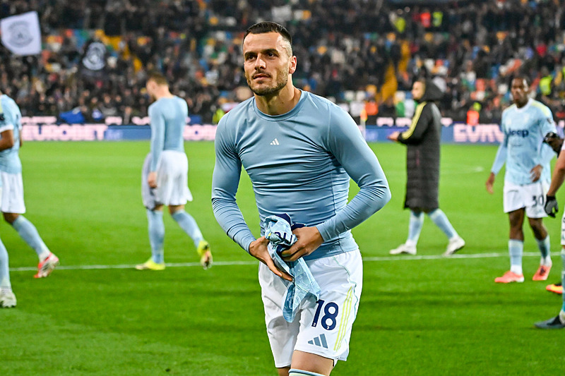 Fenerbahçe transferde Mourinho ile karşı karşıya! Eski oyuncusunu çok istiyor