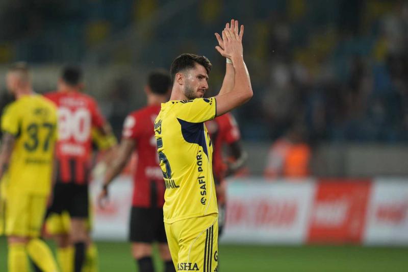 Avrupa devleri Fenerbahçe’nin yıldızını paylaşmıyor!